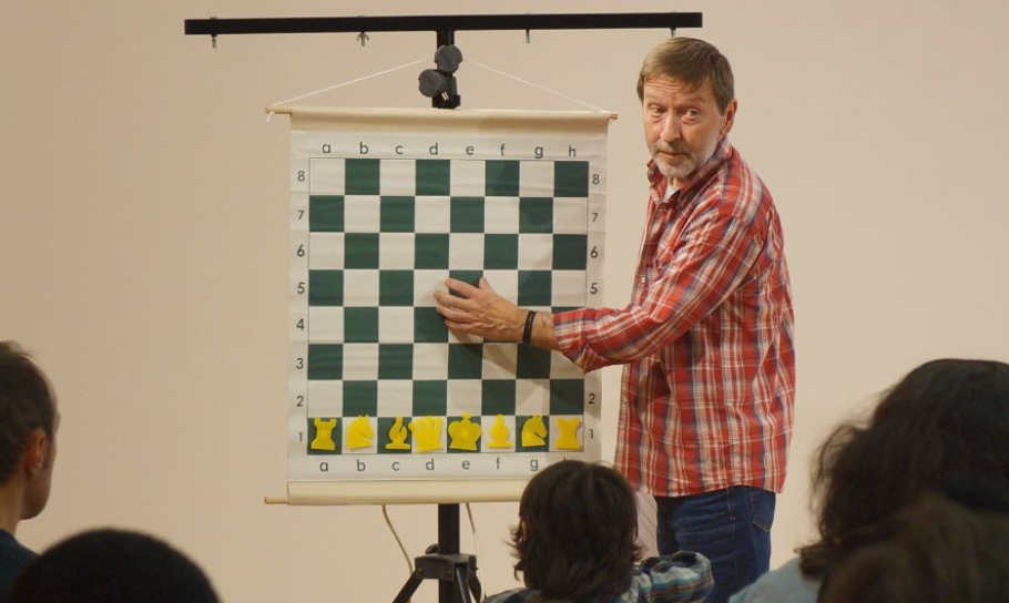 ABC do xadrez: oficina VIII,   simultânea de xadrez  dinamizada por Mário José Figueiredo | fevereiro 2026